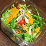 RF1 - さびないカラダに 緑黄色野菜のシーザーサラダ（１００ｇあたり４３２円・写真は１５７ｇ６７８円）２０１９年１０月