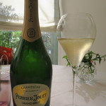 プレヴナンス - CHAMPAGNE PERRIER-JOUËT GRAND BRUT SHAPE