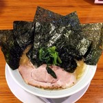 濱之家 - ラーメン750円麺硬め。海苔増し130円。