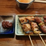 Ganso Yakitori Kushi Hacchin - ねぎま＠120円 かしら＠100円