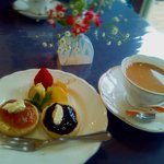 Garden cafe eucalitto - スコーンと紅茶