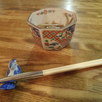 銀酒房 - きんぴらごぼう（付出しと箸置き）