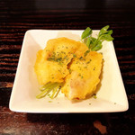 炙り屋カマクラ - 鶏の天ぷらアオサ塩