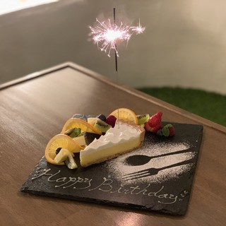 お誕生日等に サプライズプレート Icafeリニューアル 店内全体を使ったプロジェクションマッピングとマイクで盛大にお祝い 電話予約限定 時間指定有 11 00 13 00 15 00 Icafe 三宮 神戸市営 カフェ 食べログ