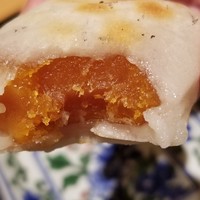 御料理 まつ山 - ②自家製唐墨餅の炭火焼き
                      唐墨は硬過ぎず塩抜きもバッチリでお餅と良くあっています。
                      厚みのある切り分けで旨み&甘み、塩みも存分に味わえました♪ヽ(´▽｀)/