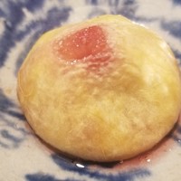 御料理 まつ山 - ⑬無花果(福岡県産、豊蜜姫)の低温焼き
                    最初見た時に小籠包？かと思った。(笑)
                    1時間火入れした無花果でした。