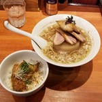 麺屋 六感堂 - 鴨と栗のしおらーめん＋フォアグラトッピング＋限定飯 フォアグラ丼