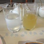 Kafe Resutoran Kameria - 飲み物はアップルジュースを選んでみました。