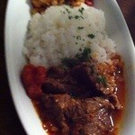 ロス・バルバドス - 8回目2012年3月1日ケニア料理　ゴンベとギゼリ：牛肉のピリ辛トマト煮込みと、豆とトウモロコシの炒め物