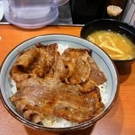 東京チカラめし - 焼き牛丼\280みそ汁つき