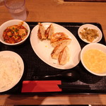重慶厨房 - 餃子セット880円