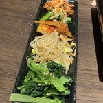 黒毛和牛焼肉 白か黒 - 