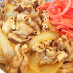 Yoshinoya - 玉ねぎが大きめ。