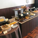 パティスリー＆ブーランジェリー ラ・パルム・ドール - 焼き菓子ブッフェ台