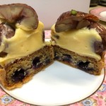 実り菓子 栗のみ堂 - 渋皮煮を作るだけでどれだけ手間がかかるのか。ダマンドに入ったブルーベリー（店主のご実家にて収穫！）の甘酸っぱさがまたタマらない。無論、渋皮煮は栗本来の甘さが最大限に発揮されている。カスタードは甘め。