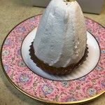 実り菓子 栗のみ堂 - 越の白嶺（モンブラン）・550円。ちなみにカットして見惚れて、それから頬張る度に何度も白眼に。ウットリとかのレベルじゃない。