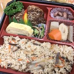 美濃味匠 - ＊蓋を取ると。ヒレカツは3個、玉子焼き、金時豆、煮物、炊き込みご飯など。 お肉は柔らかいく、味噌ソースも美味しいこと。