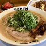 ラーメン との - ラーメンと半チャーハン、無料のトッピング