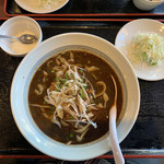 食旅 - 黒担々麺780円