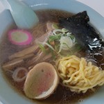 ラーメンの百番 - 麺を引っ張り出し