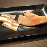 Niki Hiruzu Wainari - 鮭のルイベと鮭とチーズのミルフィーユ