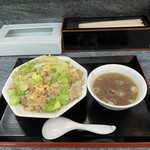 中華料理 丸鶴 - レタス入りチャーハンとセットの中華スープ('19/10/28)