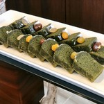 パティスリー＆ブーランジェリー ラ・パルム・ドール - 抹茶パウンド@カラフルな金時豆がポイント