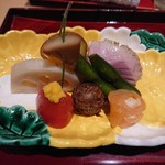 銀座 しのはら - 蓮根、トマト、丸十、合鴨、枝豆、小芋、サーモン、エリンギ、うずら卵の味噌漬け、合鴨の裏側に玉子真薯があります