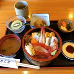 桂寿し店 - ちらし定食(平日限定ランチ)