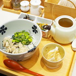 Dashi Cha Duke Purasu Niku Udonen - 山形だしと湯葉ちりめん