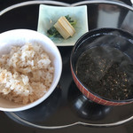 表参道うかい亭 - スペシャルランチコース１２０００円。ガーリックライス。丁寧に調理されての提供です。薄味で、油もべとつかず、とても美味しかったです（╹◡╹）