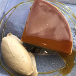 表参道うかい亭 - スペシャルランチコース１２０００円。キャラメルプリン。プリンは硬さがしっかりしたオーソドックスなもので、私の好みにぴったりです（╹◡╹）。キャラメルアイスとも相性が良かったです（╹◡╹）