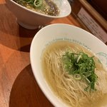 麺屋 六感堂 - 鴨と煮干のらーめんの醤油・しお（公式画像）