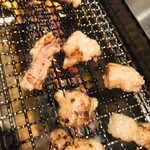 にくや萬野 - 良い色だね(о´∀`о)ホルモンはしっかり焼きたい派♡