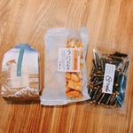 Azuma Arare Ryougokuhonten - 左から  北斎揚げ(塩)  350円、うにおかき  300円、小枝巻  400円