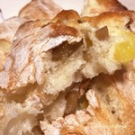 モグモグベーカリー - 栗とチーズのパン