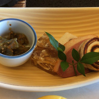 春帆楼 下関本店 - 山くらげ、ふぐ煮こごり、黒豆入り蒲鉾(?)、合鴨燻製、渦巻き柿
