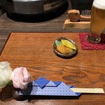 遊食 - 箸置きに生花を差しています