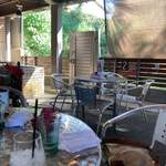 アナザープレイスカフェ  - 犬連れOKの席は完全オープンエア