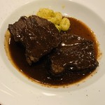 伊酒屋 ビッシーガ - 牛ホホ肉の赤ワインにこみ