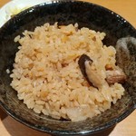 中華そば うえまち - 黒豚の炊き込みご飯@400　米の炊き加減、味付け、豚の旨味。これも最高に美味かった。