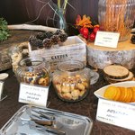 パティスリー＆ブーランジェリー ラ・パルム・ドール - クッキーブッフェ台＠パウンドラスクはいろんなパウンドフレーバーがミックス