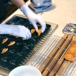 パティスリー＆ブーランジェリー ラ・パルム・ドール - タイムサービスの焼きたてバナナマドレーヌ