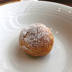 パティスリー＆ブーランジェリー ラ・パルム・ドール - 中にはプラリネカスタード