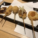 Kushiage Wagaya - 盛合せ５本（椎茸、肉、ほうれん草、カツオ、以下）