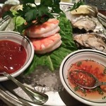 ウルフギャング・ステーキハウス - フレッシュオイスターとジャンボシュリンプカクテル
