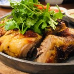 渋谷タイ料理 DaoThai yumyum AsianTableUDAGAWA - 骨つき若鶏のグリル イサーン風