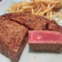 鉄板焼 すみだ - 「ひれステーキ」：レアで注文しましたが、ミディアムレアに近い。。。