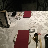 GoldFin 過門香 新橋店 - 予約席の美しいセッティング