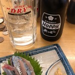 立飲みいこい - 黒ホッピー＋さんま刺し